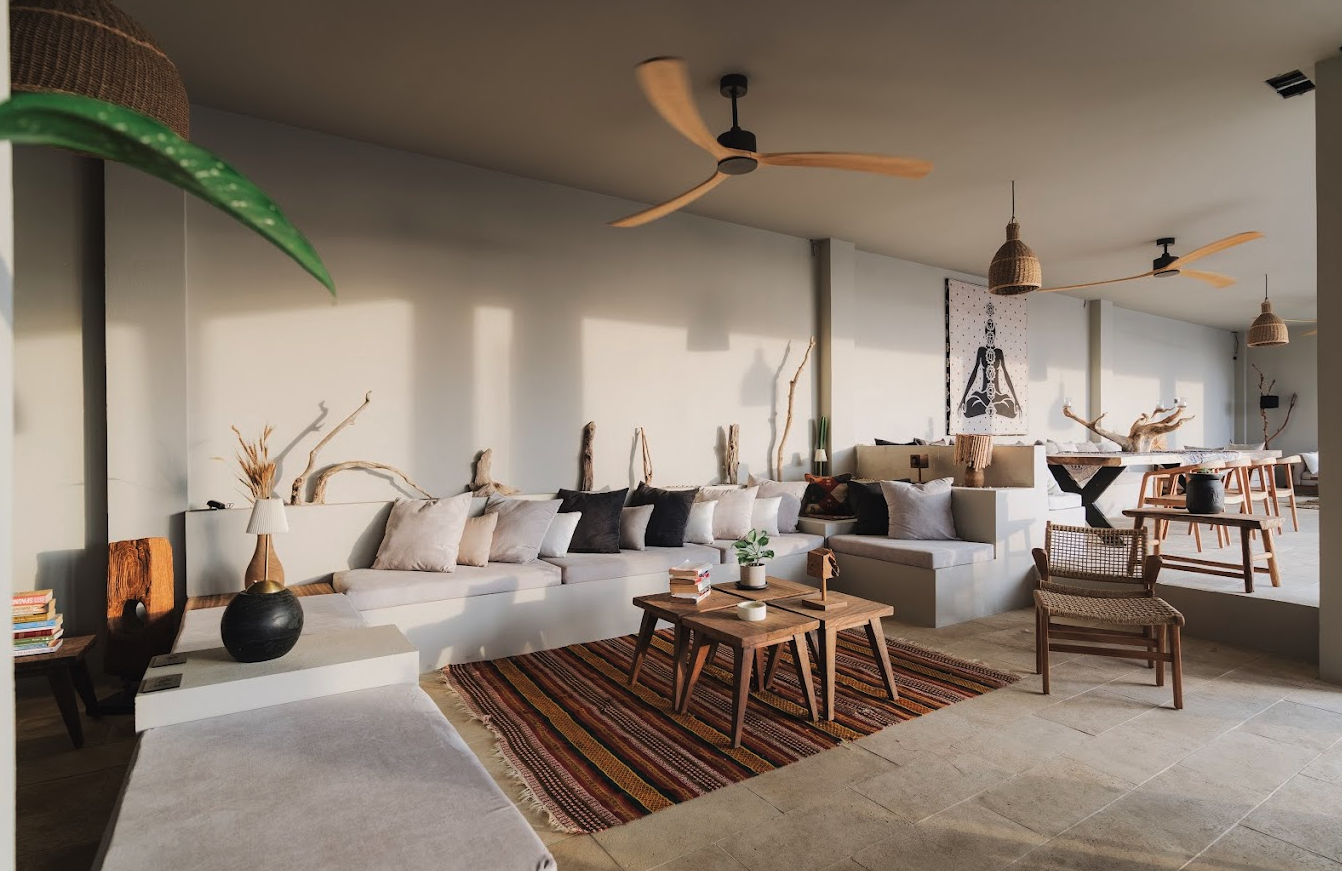 Living room with handcrafted furnishings at Selvamar